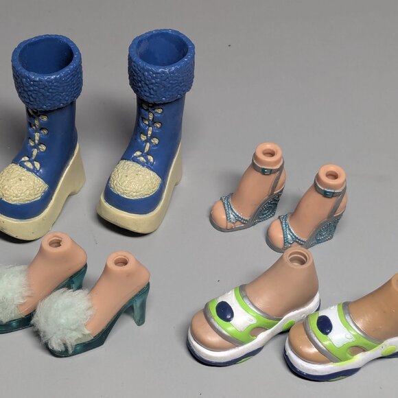 4 Pairs Bratz Shoes Play Sportz Winterland Nighty-Nite & Strut It Chloe - Picture 4 of 5